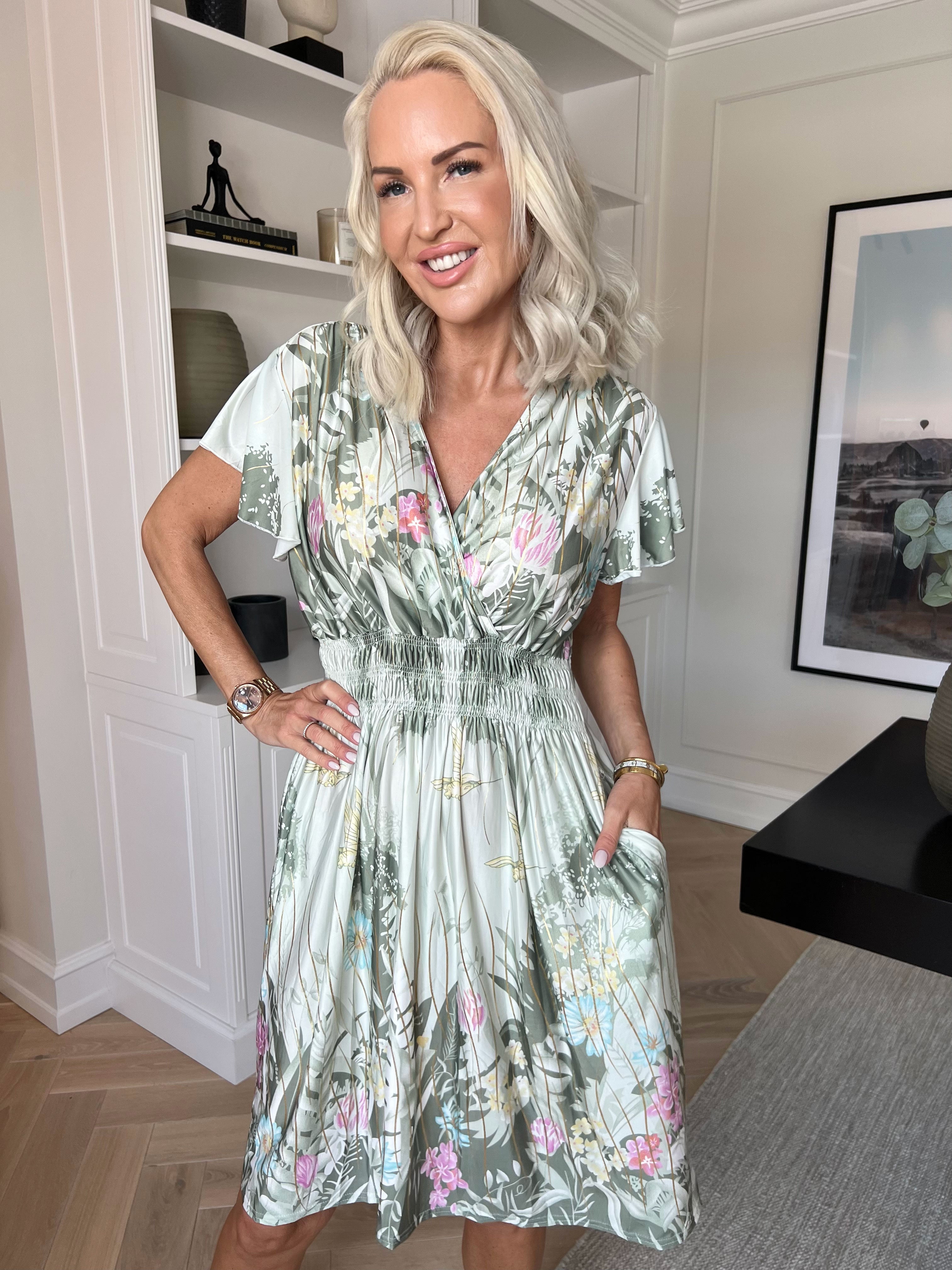 Pams Hummingbird Short - Kort elastisk kjole med fuglemotiver, guld detaljer og lommer